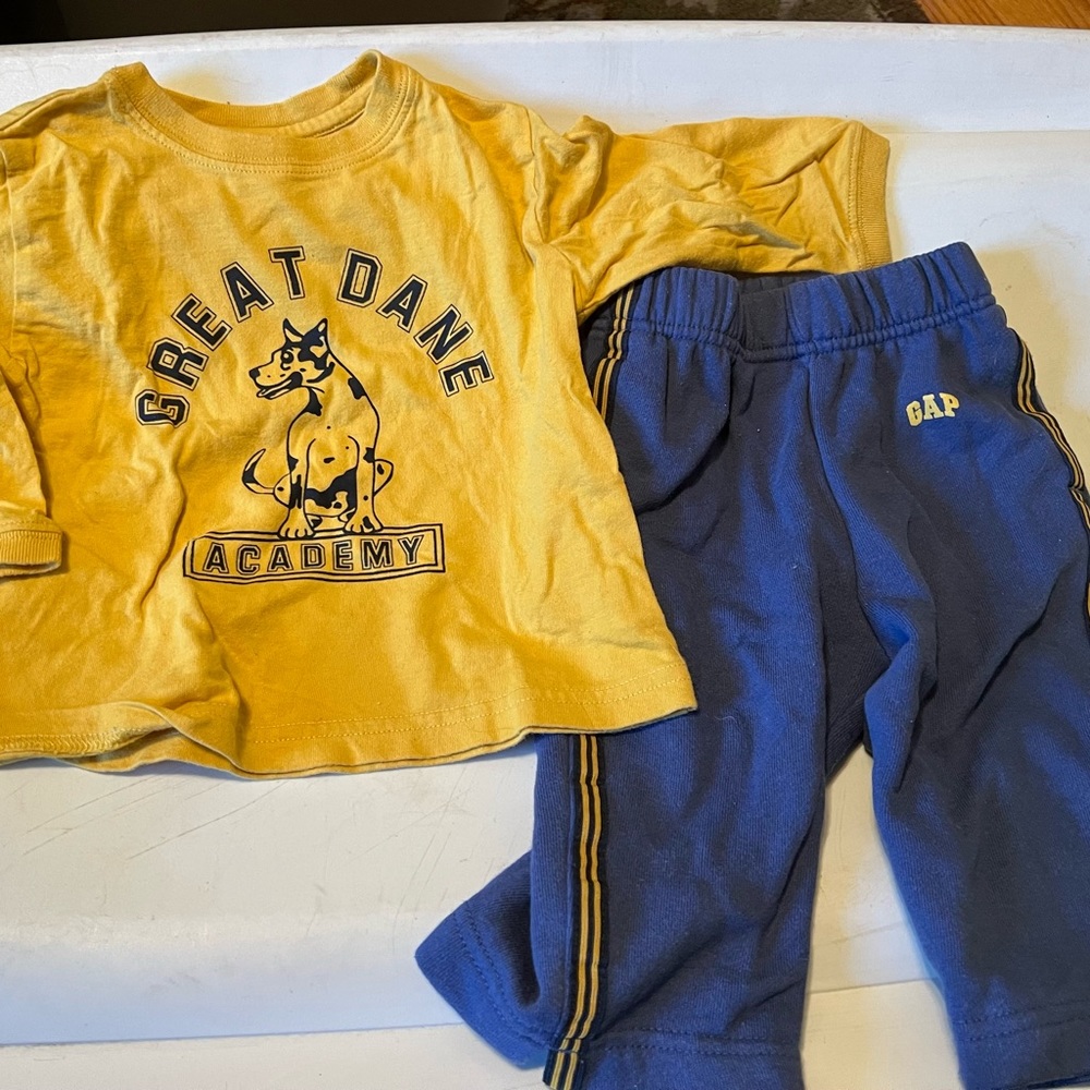 Baby gap boys 6/12 months jersey top & sweatpants